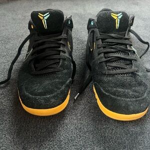 Kobe Nike Black and Yellow 2019 basketball shoes